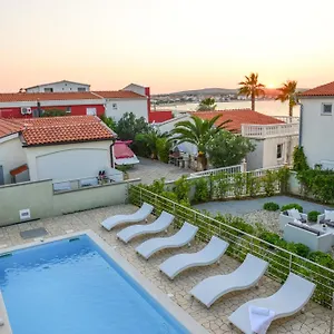 Sunset Deluxe Apartment